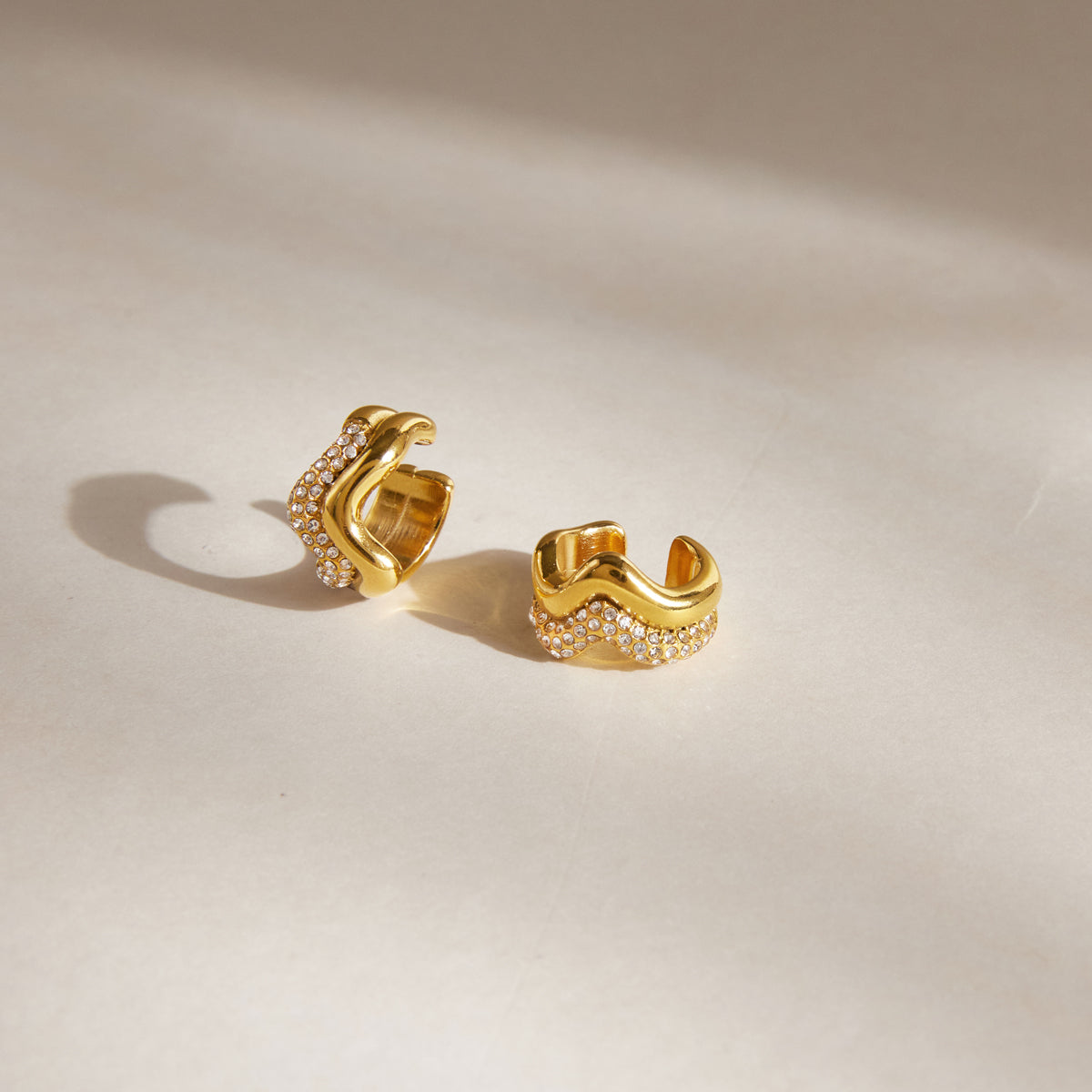 Onda Wavy Ear Cuff Earrings
