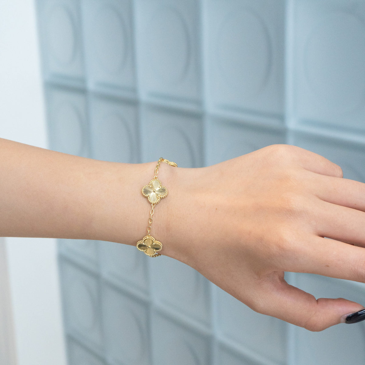 BLOOM Gold Bracelet β Timeless Shine for Everyday Glamour