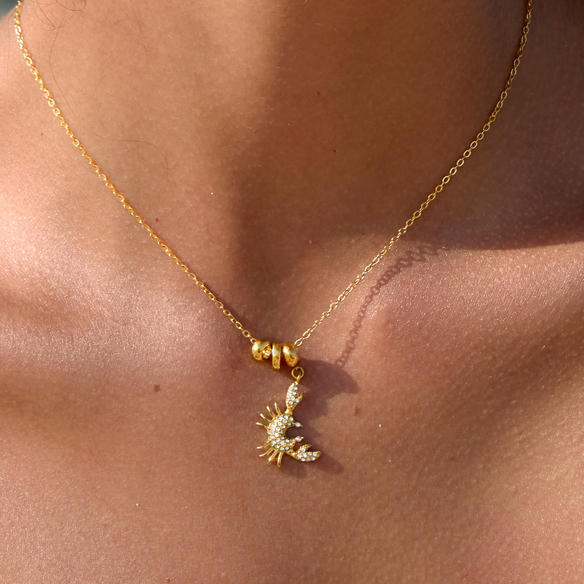 Marea Pavé Crab Pendant Necklace