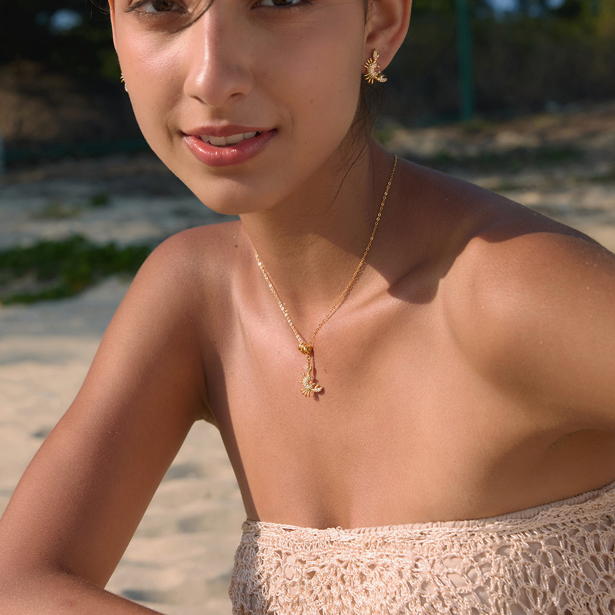 Marea Pavé Crab Pendant Necklace