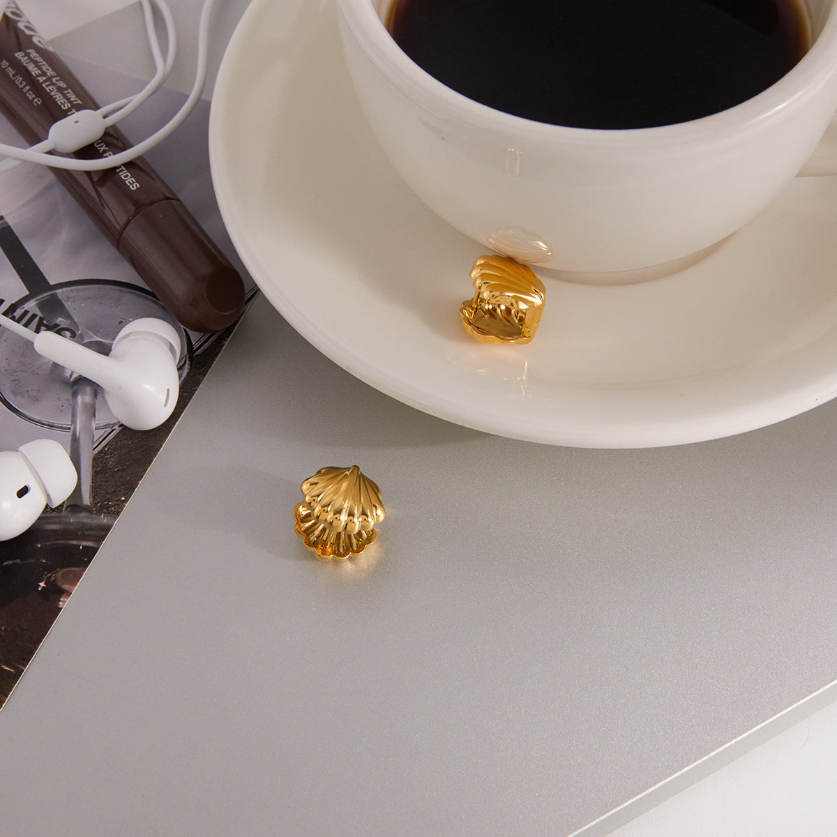 Cadaqués Scallop Shell Stud Earrings