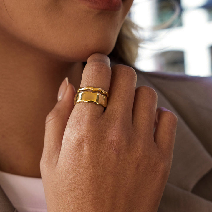 Mistral Wavy Wide Band Ring