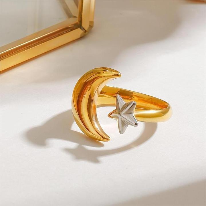Zephyr Crescent Star Ring