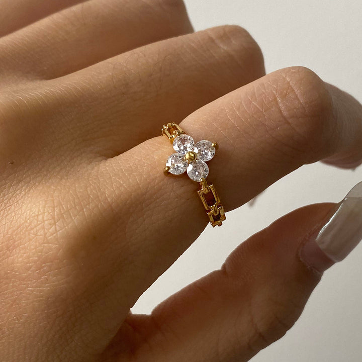 Myrtle Clover Zircon Ring